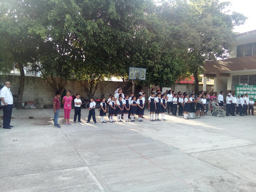 Foto 1 de Escuela Primaria "Profr. Roberto Mancisidor Viñas" Clave: 30DPR2788S