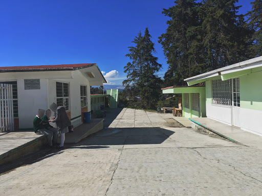 Foto 1 de Telesecundaria Lic. Alvaro Galvez y Fuentes, 82Y