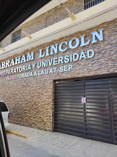 Escuela Preparatoria A Lincoln S.C. en Altamira