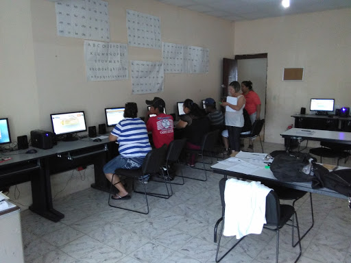 Plaza Comunitaria Tierra y libertad en Pedro Meoqui